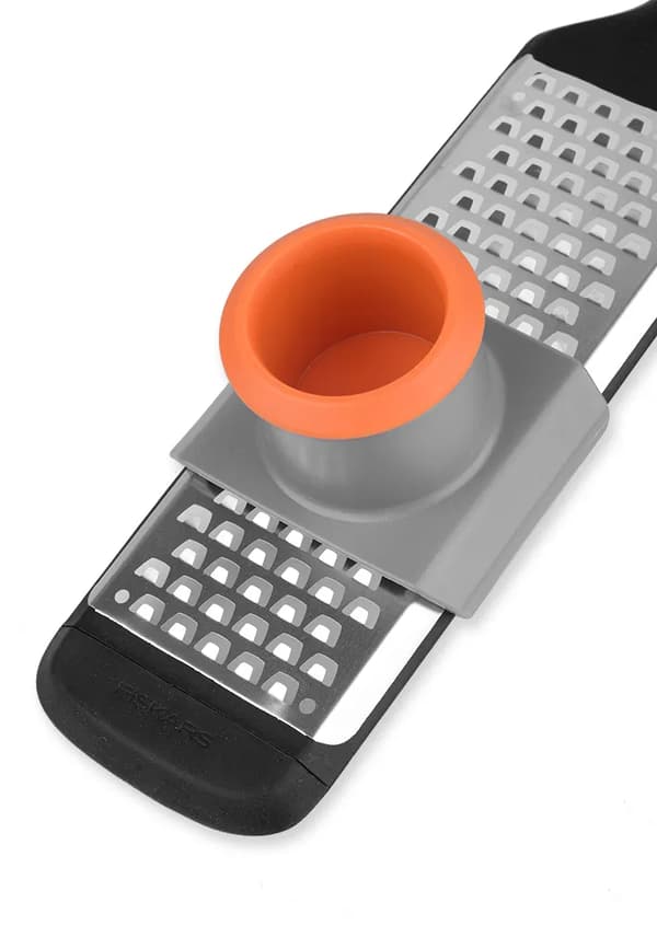 Fiskars groft rivejern til ost og chokolade, sort