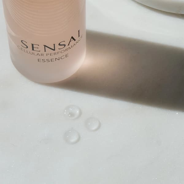 Sensai Cellular Performance Essence opstrammende serum 40 ml