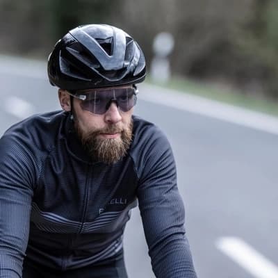 Rogelli Puncta cykelhjelm sort Farve: Sort Størrelse: S/M