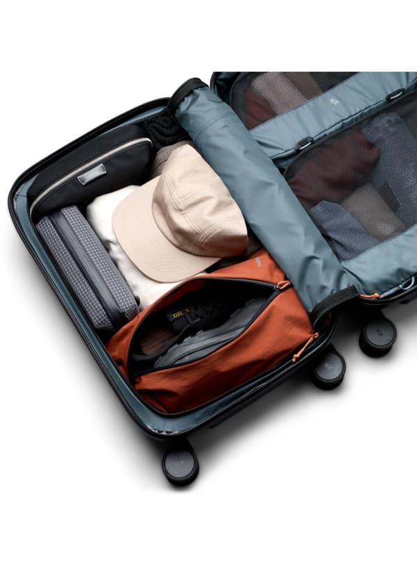 Bellroy Transit Carry-On -matkalaukku - musta