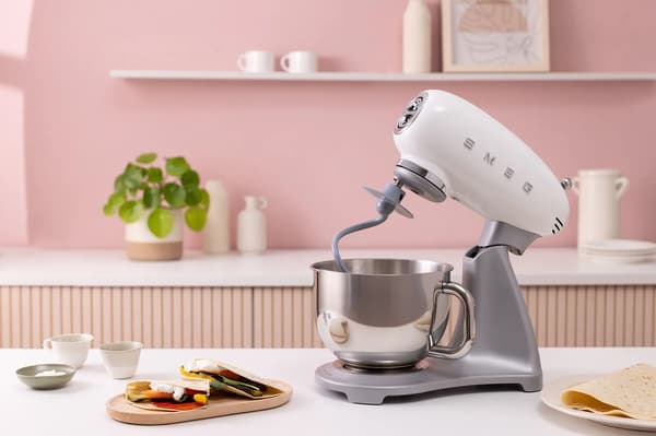 Smeg SMF04WHEU 800W planetarisk røremaskine