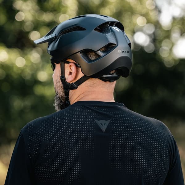 Dainese Linea 03 cykelhjelm sort/sort
