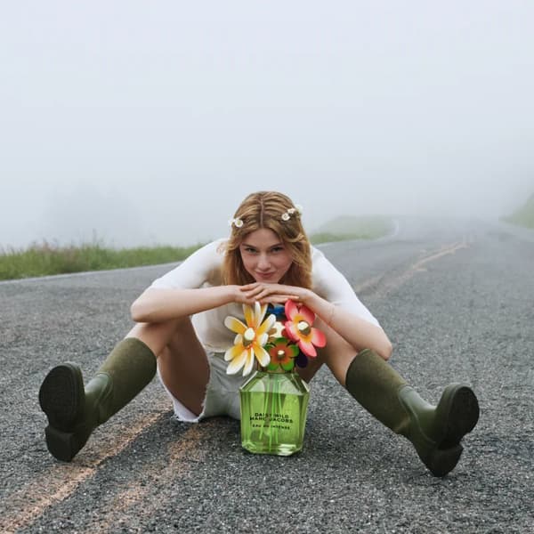 Uudelleentäytettävä Eau de Parfum -pullo naisille Marc Jacobs Daisy Wild Eau so Intense