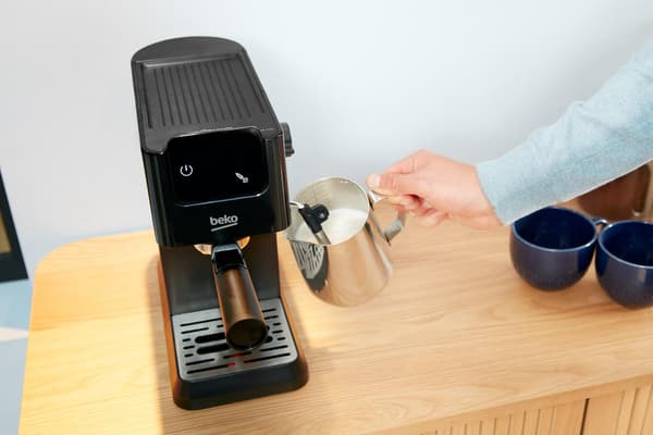 Beko CaffeExperto CEP5302B espressomaskine