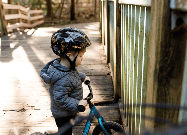 LAZER Pnut KinetiCore cykelhjälm
