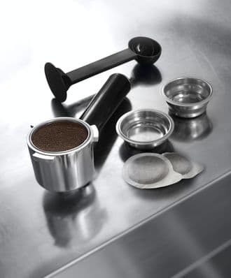 Espressomaskin DeLonghi Dedica EC 685.BK