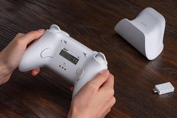 8BitDo Ultimate 2 Bluetooth -ohjain Nintendo Switchille / Switch 2:lle, langaton, valkoinen