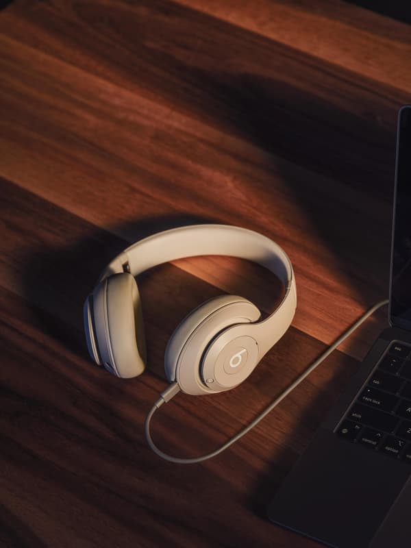Beats Studio Pro Trådløse Hovedtelefoner Over-ear Bluetooth 5.3 Sandfarvet