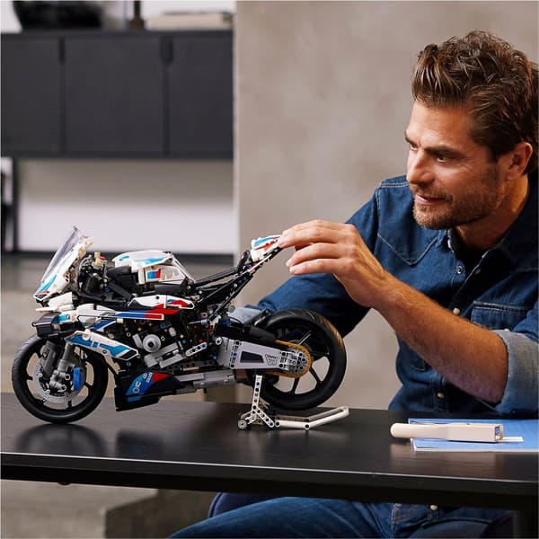 LEGO 42130 Technic - BMW M 1000 RR