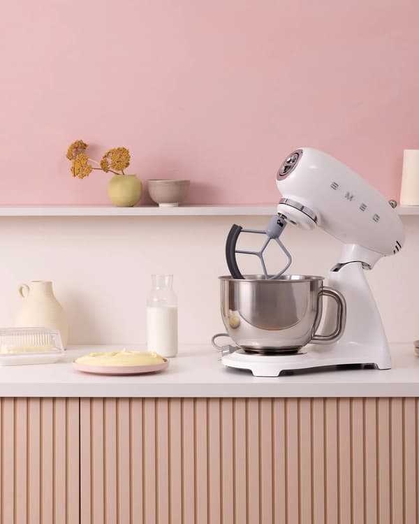 Smeg SMF05WHEU 1000W yleiskone