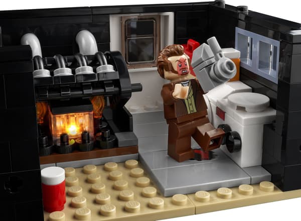 LEGO 21330 Ideas - Ensam hemma