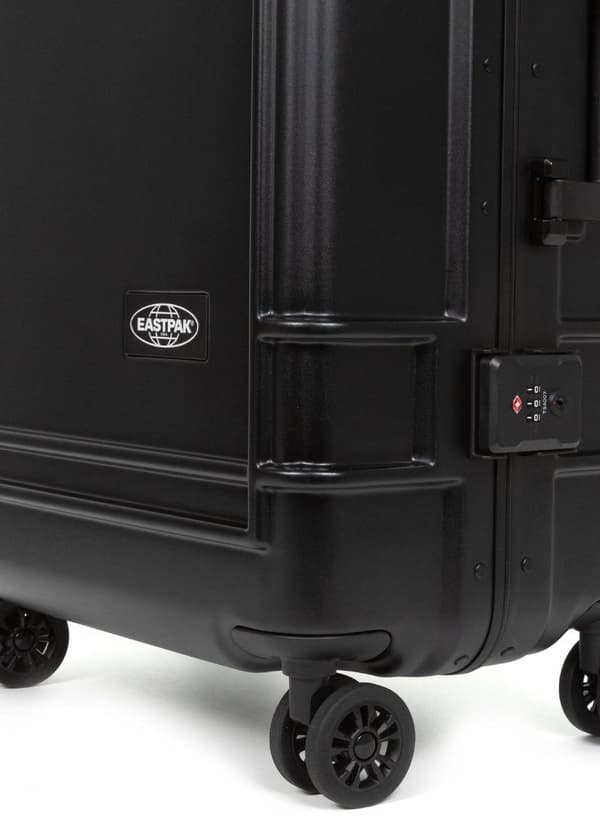Mellemstor kuffert Eastpak Resist'r Case M - sort