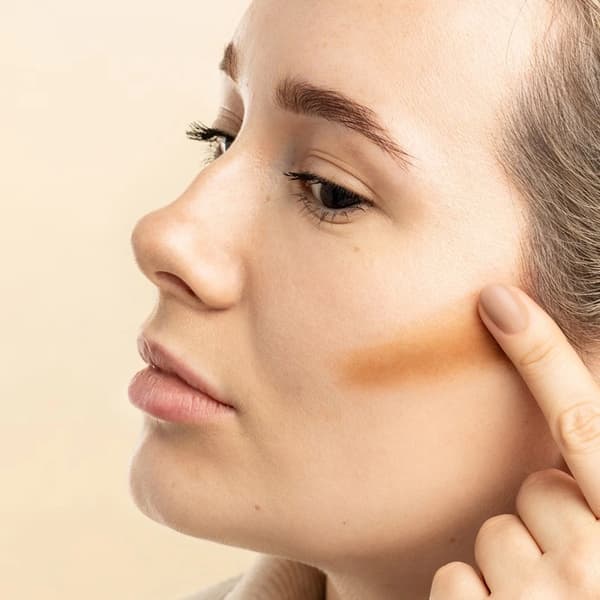 Lumene Invisible Illumination Bronzer seerumin kanssa SUMMER GLOW