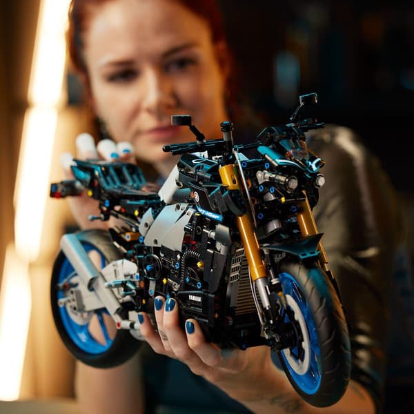 LEGO Technic Yamaha MT-10 SP (42159)