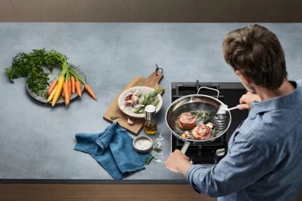 WMF Profi Resist 28 cm - non-stick pande