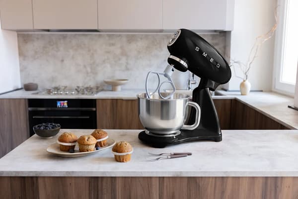 Smeg SMF05BLEU 1000W yleiskone