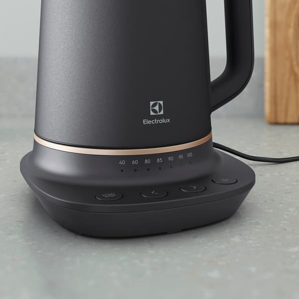 ELECTROLUX E7K1-6BP -vedenkeitin lämpötilansäädöllä