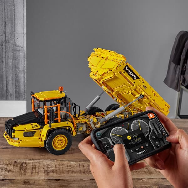 LEGO Technic Volvo 6x6 Dumper (42114)