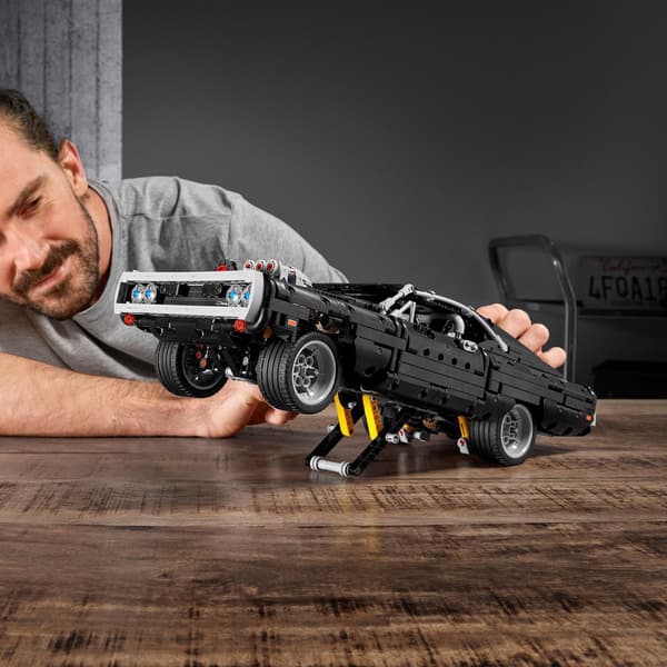 LEGO Technic Domin Dodge Charger (42111)
