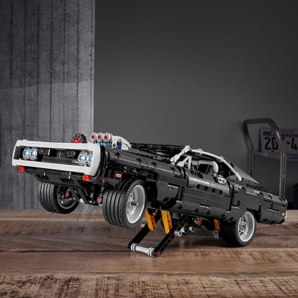 LEGO Technic Domin Dodge Charger (42111)