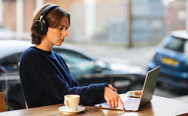 AKG N9 Hybrid ANC Over-ear hovedtelefoner Sort