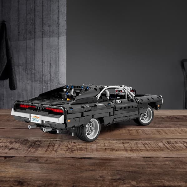 LEGO Technic Dom's Dodge Charger (42111)