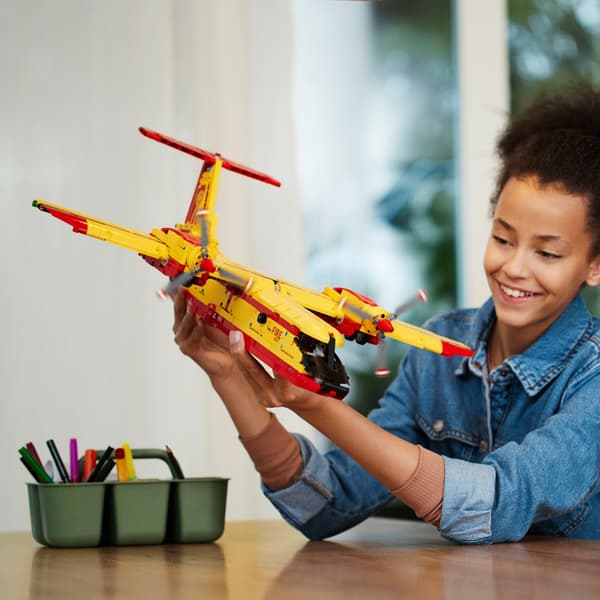 LEGO Technic Brandslukningsfly (42152)