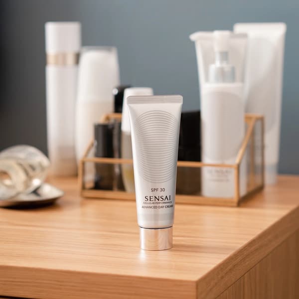 Opstrammende dagcreme SPF 30 Sensai Cellular Performance Advanced Day Cream 50 ml