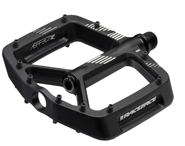 RACE FACE Aeffect R -polkimet