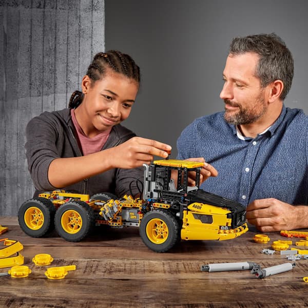 LEGO Technic Volvo 6x6 Dumper (42114)