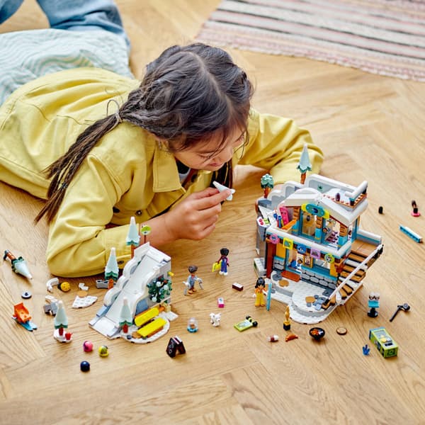 LEGO Friends Laskettelurinne ja kahvila (41756)