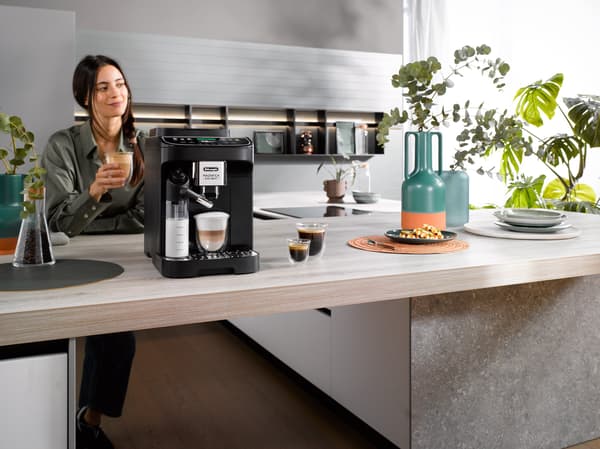 DELONGHI ECAM310.60.B Sort automatisk kaffemaskine