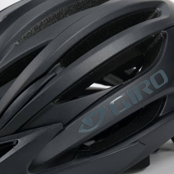 Giro Artex Integrated MIPS -pyöräilykypärä, mattamusta