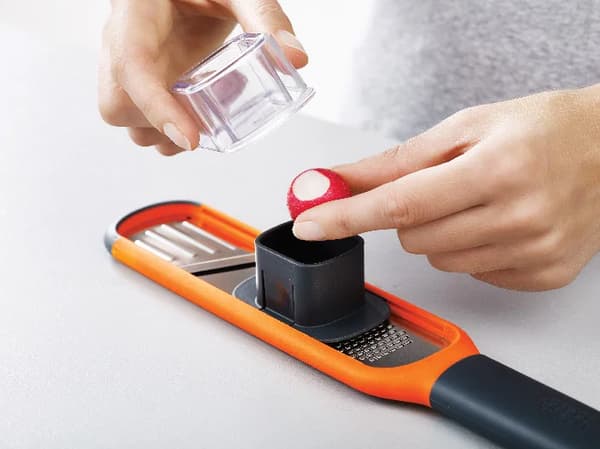 JOSEPH JOSEPH Handi Grate orange - manuel køkkenrive i plast