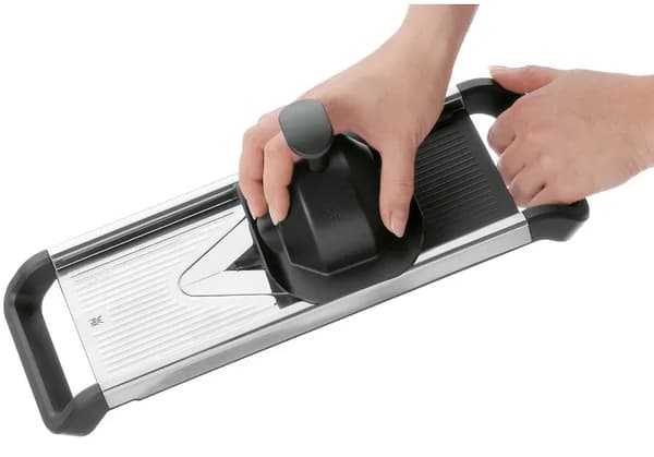 WMF Top Tools sort - grøntsags- og frugtskærer i rustfrit stål