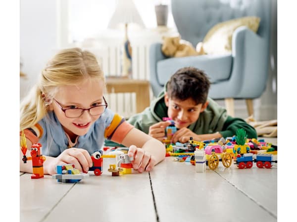 LEGO Classic 11021 90 vuotta leikkiä