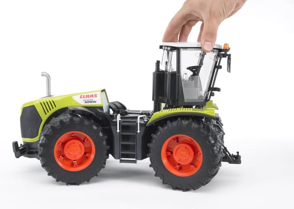 Bruder Traktori Claas Xerion 5000 (03015)