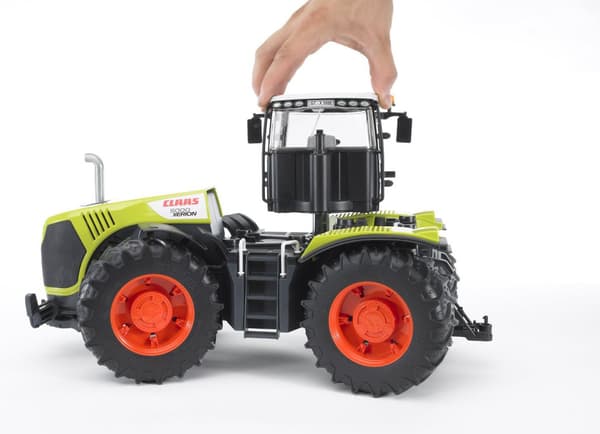 Bruder Traktori Claas Xerion 5000 (03015)