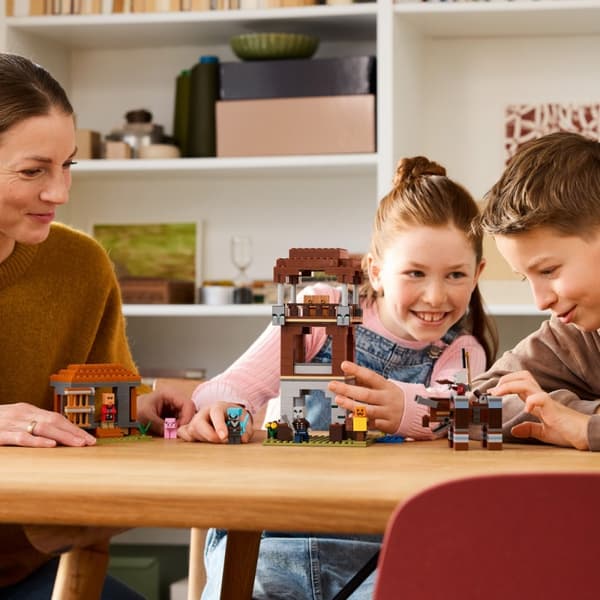 LEGO Minecraft 21278 Røver- og ødelæggergemmested