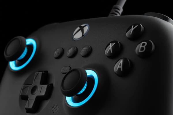 8BitDo Ultimate C Wired -ohjain PC:lle, Xboxille, langallinen, tummanharmaa