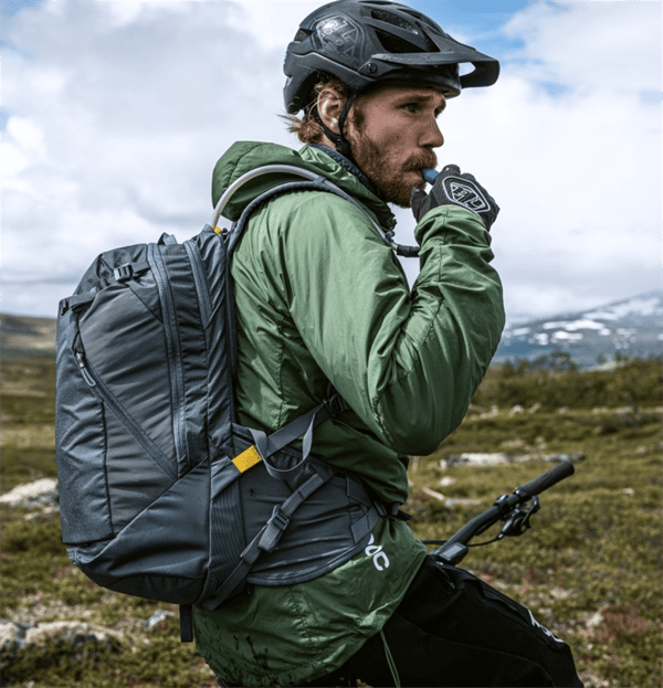 Ryggsäck med vätskeblåsa THULE Rail