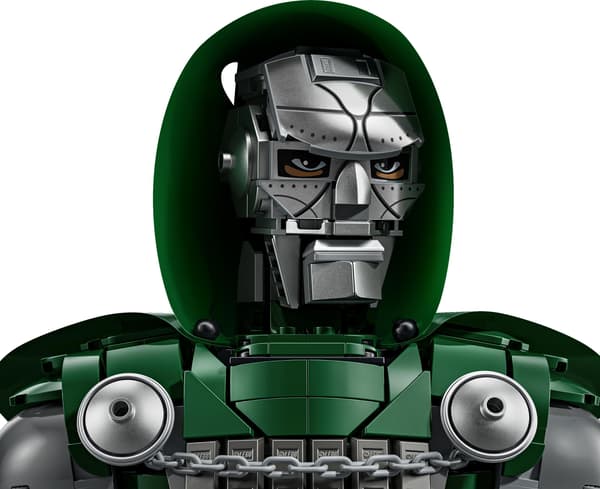 LEGO 76345 Super Heroes Doctor Doom Buste