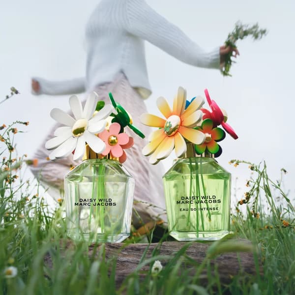 Uudelleentäytettävä Eau de Parfum -pullo naisille Marc Jacobs Daisy Wild Eau so Intense