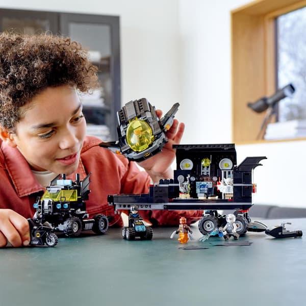 LEGO DC Batmans mobila bas (76160)