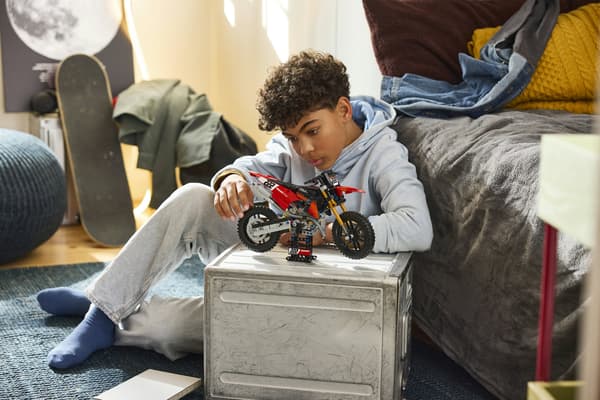 LEGO Technic 42238 Ducati Desmo450 MX Factory motorcykel