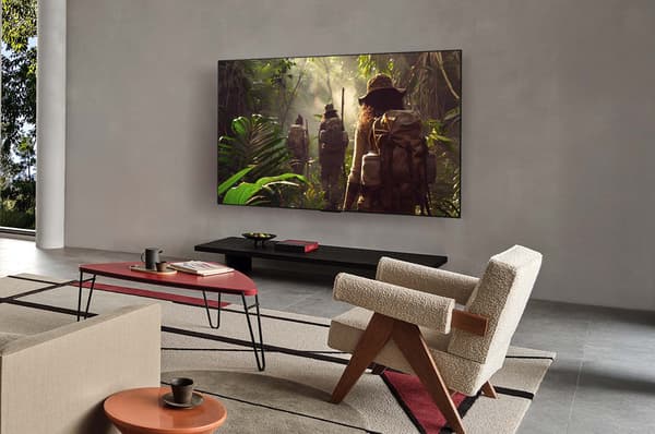 LG 55" OLED evo G5 – 4K TV med stativ