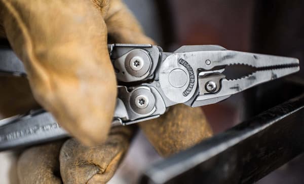 Leatherman Surge multifunktionsverktyg, svart