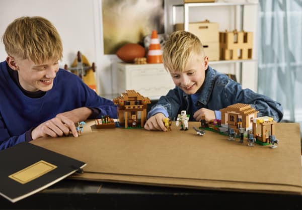LEGO Minecraft 21596 - Angreppet på främlingbyn