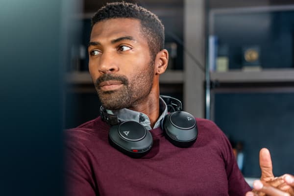 Poly Voyager Surround 80 UC - USB-C-headset med mikrofon + USB-C-/A-adapter, Microsoft Teams-certifierad (8G7U0AA)