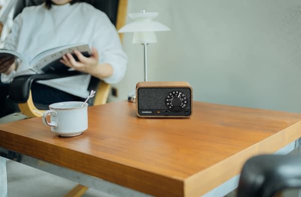 Sangean WR-8 FM-radio med Bluetooth, valnöt